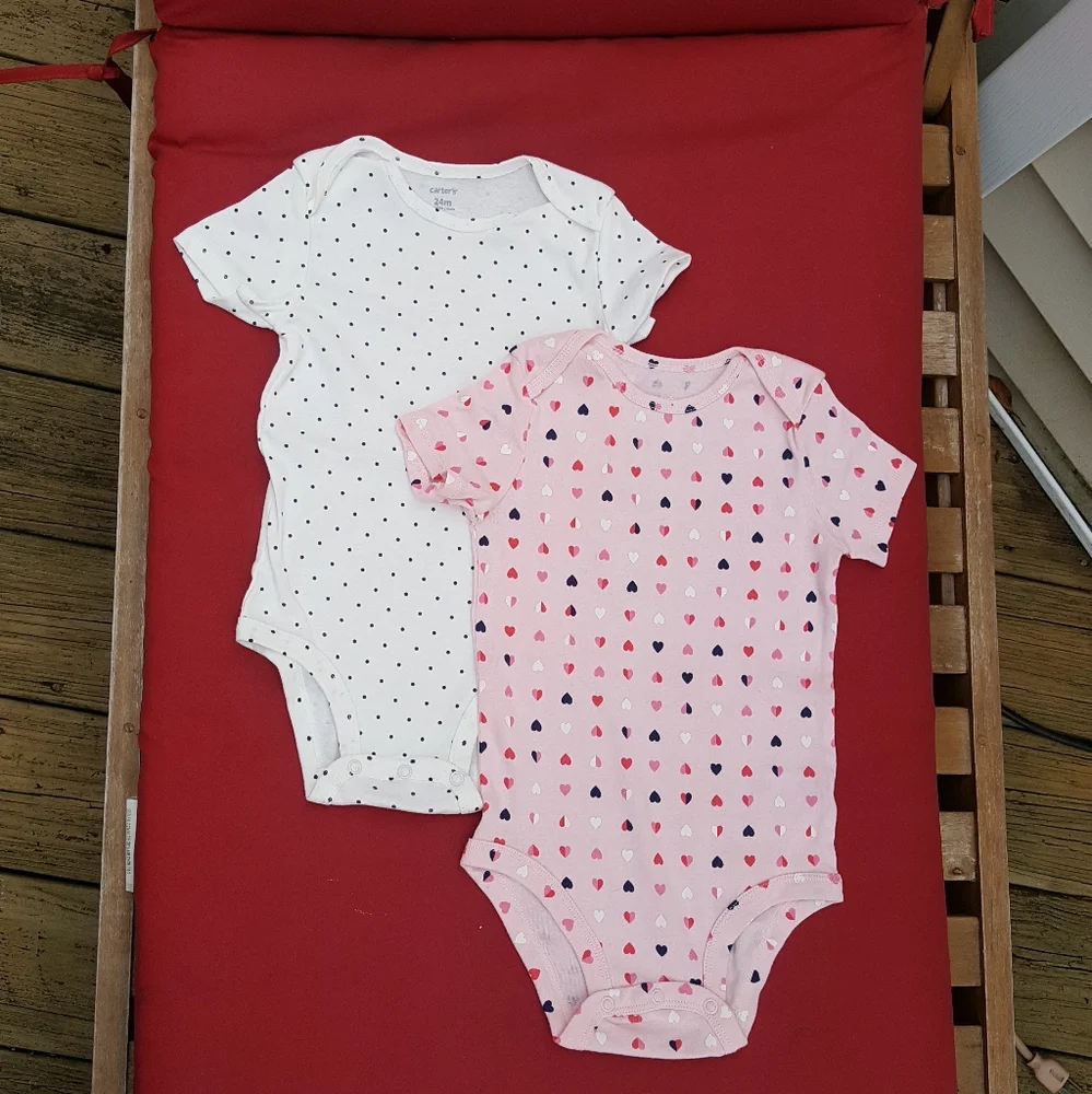 2 carters onsies‎ NWOT